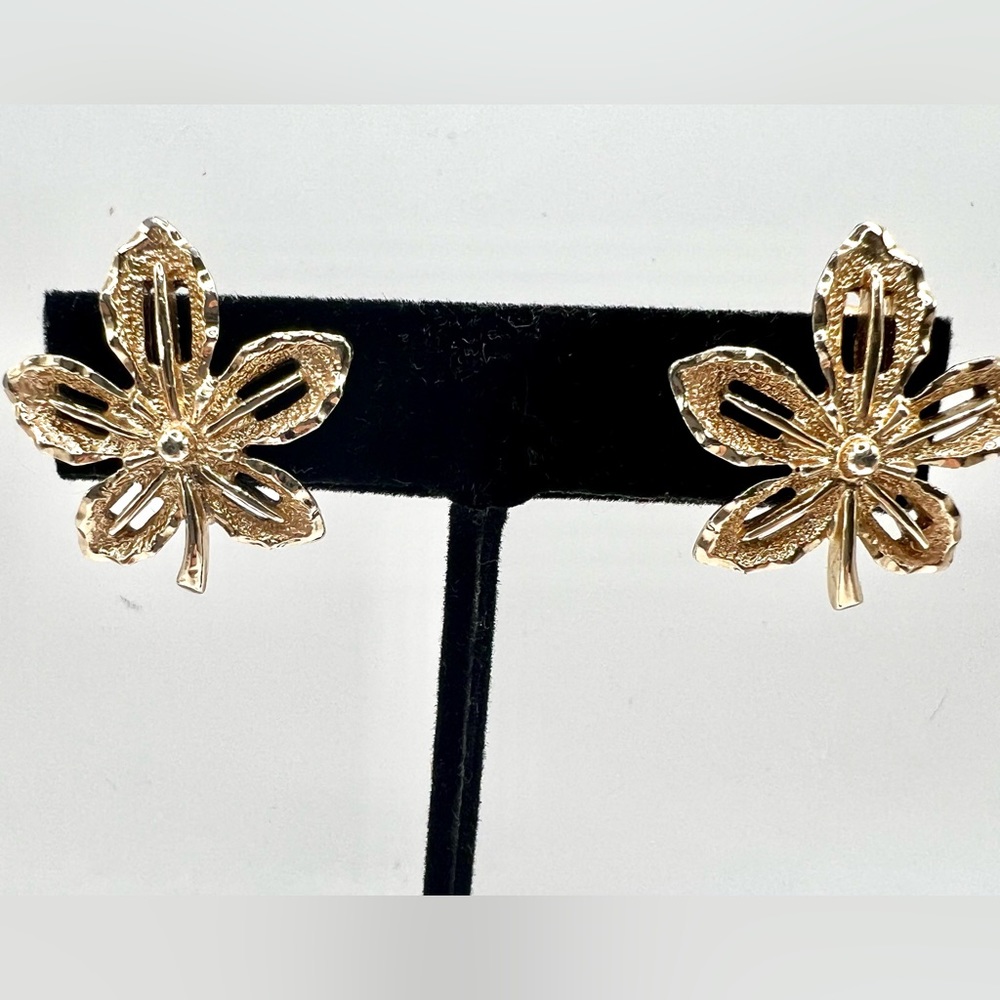 Vintage Sarah Coventry Maple Leaf Clip Earrings